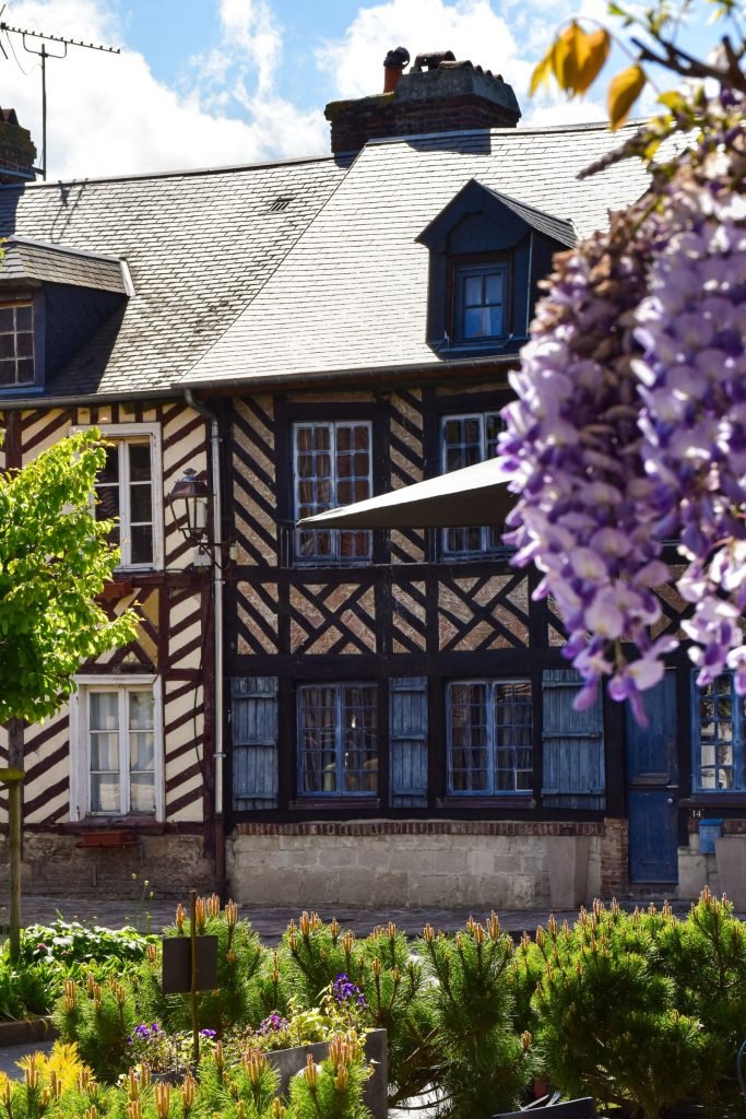 Maison de campagne du Pays d'Auge entourée de vergers